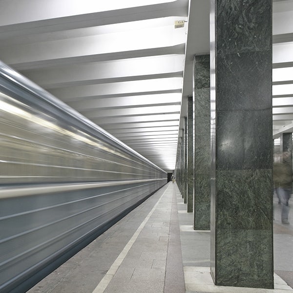 la-metro-train-subwaystation-square